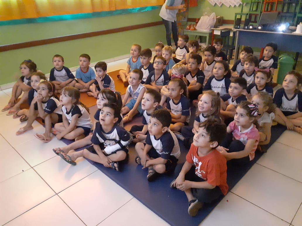 Cinema e cama el�stica  Centro de Educa��o Infantil Passionista Jo�o Paulo II